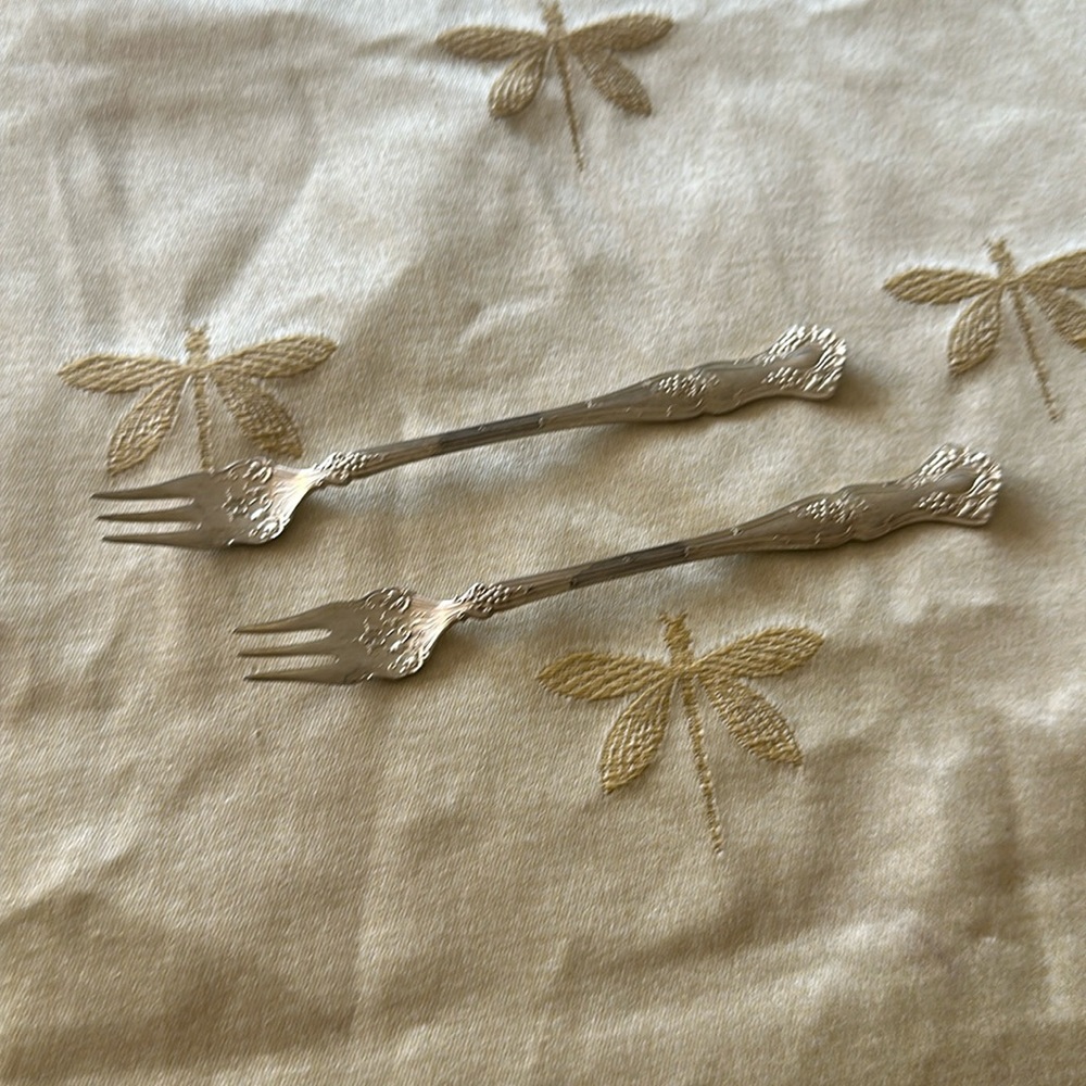 Pair of 2 1847 Rogers Bros. AI Silver Grape Pattern Cocktail / Oyster Forks.
